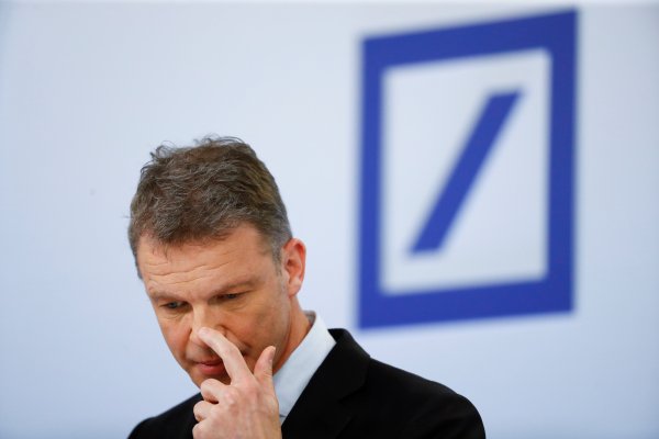 Costos de reestructuración generan más pérdidas de las previstas a Deutsche Bank