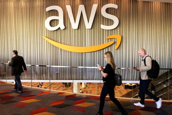 12% subieron las acciones de Amazon y empresa superó el billón de dólares en valor de mercado