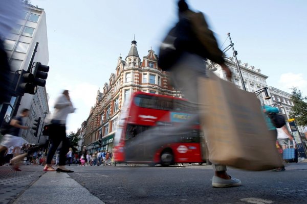 Banco de Inglaterra mantiene tasas de interés en 0,75% al considerar signos de mejoría