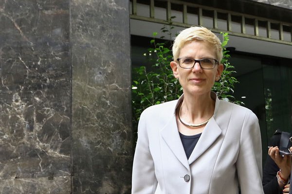 Claudia Dill, la ejecutiva clave de Zurich que llegó a Chile para contener a Chilena Consolidada
