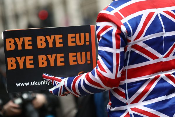 <p>FT: El Reino Unido se retira de la Unión Europea mientras el Banco de Inglaterra rebaja las perspectivas</p>