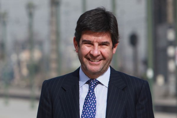 Firma ligada a Víctor Toledo compra 50% de consultora Deva Chile