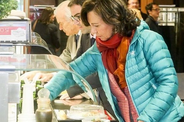 Santander España cierra los comedores destinados exclusivamente para los directivos y en Chile un banco implementó la medida