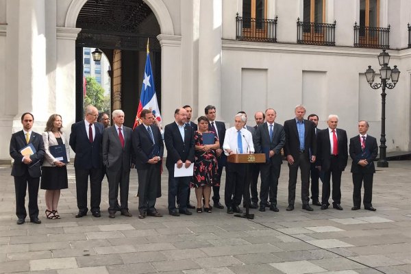 Piñera recibe propuestas de mesa para enfrentar megasequía y asegura que plan se basará en tres pilares