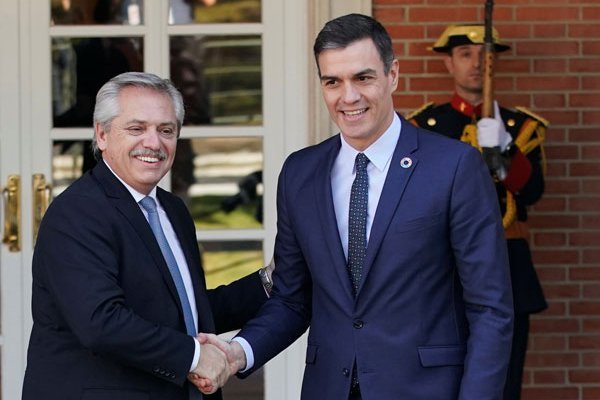 Alberto Fernández consigue respaldo de Pedro Sánchez por deuda con el FMI