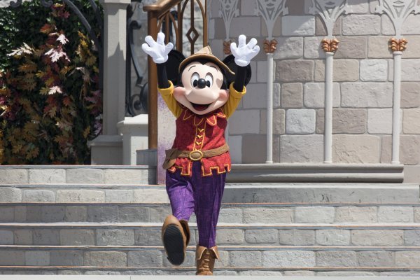 Parques de Disney suben precios de sus entradas y superan la barrera de los US $200
