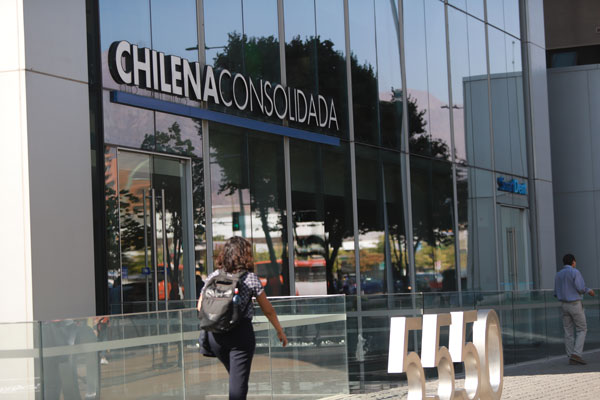 Zurich evalúa renovar todo el directorio de Chilena Consolidada a raíz de caso Codelco