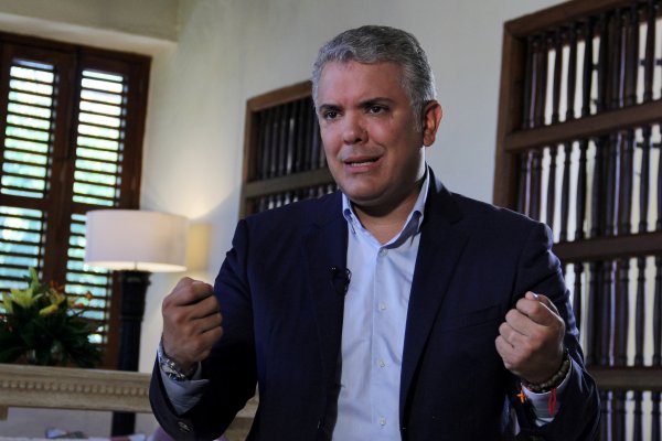 Abren investigación contra presidente de Colombia por acusaciones de excongresista condenada