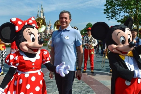 Bob Iger le dice adiós a Disney: renuncia a su cargo tras 15 años como CEO