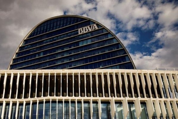 <p>Adiós al plástico: BBVA lanza en España la primera tarjeta de material reciclado</p>
