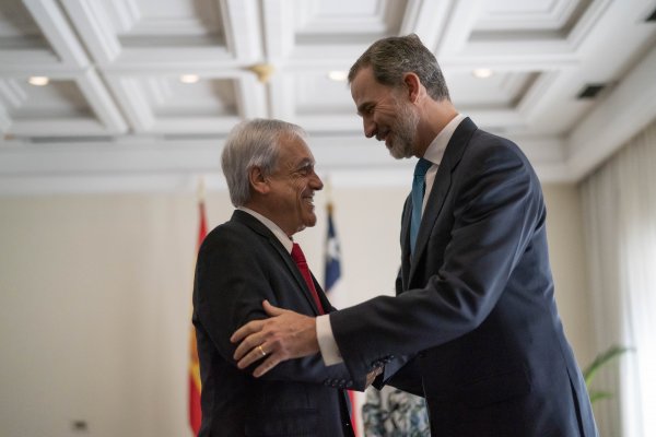 Piñera se reúne con rey de España y presidente de Colombia