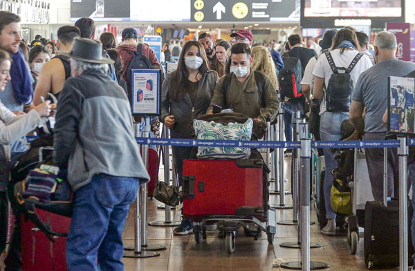 <p>Las compañías deben responder por este plan de contingencia a más tardar hoy a la CMF. Foto: Agencia Uno </p>
