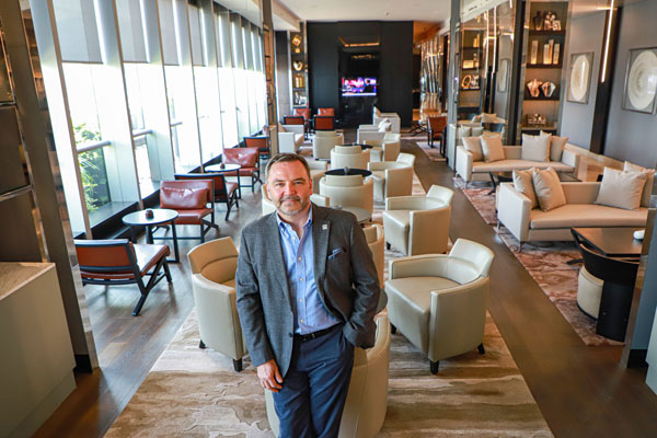 <p>John Shackley, general manager de AC by Hilton Santiago. Foto: Julio Castro</p>