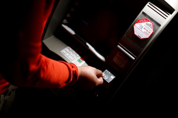 <p>Fraude en tarjetas: bancos deberán indemnizar por hasta casi $ 1 millón en cinco días</p>