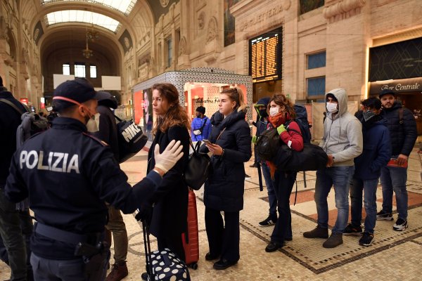 Italia cierra fronteras por coronavirus y Madrid cierra los recintos escolares, mientras China no registra nuevos infectados internos