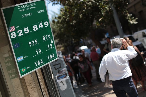 Chile en rojo: dólar salta hasta nuevo peak histórico, cae el cobre e IPSA vive su peor día desde el 18-O