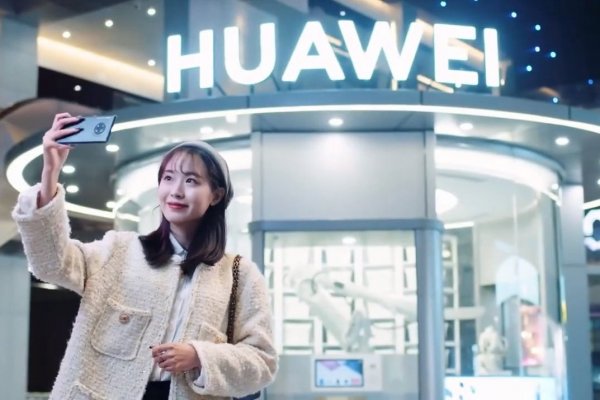 Huawei inaugura tienda atendida por robots en Wuhan para contrarrestar caída de ventas por coronavirus