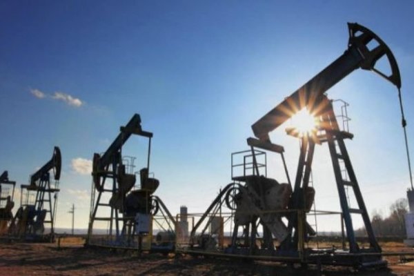 Petróleo repunta hasta 10% por expectativas de estímulos tras el desplome de ayer