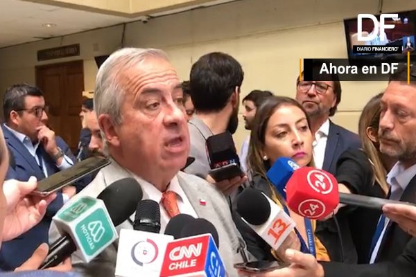 <p>Ahora en DF: Ministro Mañalich recalca que personas en cuarentena pueden “teletrabajar” en Chile</p>
