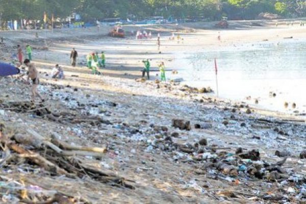 Senado despacha proyecto que busca regular plásticos de un solo uso