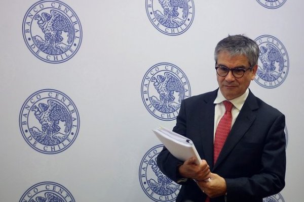 Banco Central anuncia medidas de liquidez luego de que el dólar llegara a un máximo histórico