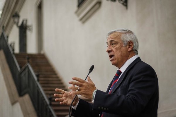 Coronavirus: casos en Chile suben a 43 y anuncian cuarentena en Colegio Saint George´s