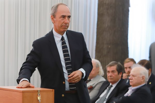 Mewes se pone a disposición de Sutil tras perder elección de la CPC