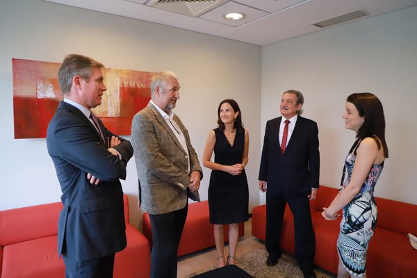 Acto de fe: inversionistas extranjeros reafirman su apuesta por Chile con el foco en el largo plazo