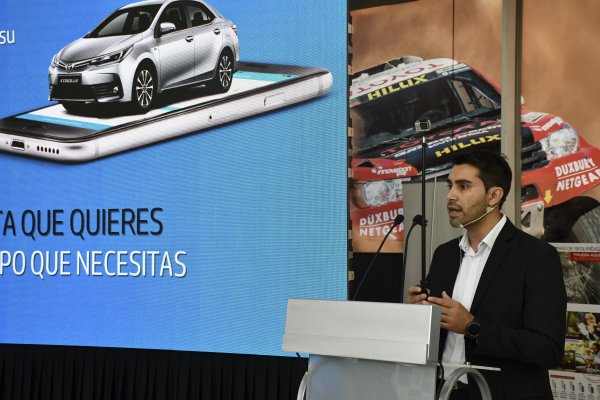 Toyota apuesta por nuevo modelo de negocio y presenta en Chile app de rent a car