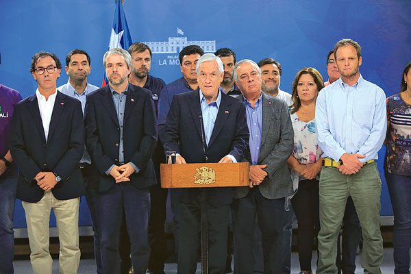 Piñera suspende clases por dos semanas y no descarta declarar estado de emergencia