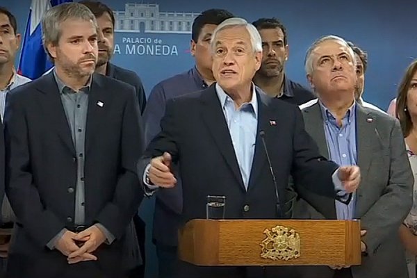 Piñera suspende clases por dos semanas y no descarta declarar estado de emergencia