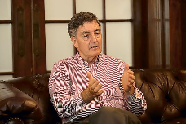 Comercio hace llamado a consumir "responsablemente" y se abren a cerrar centros comerciales si la autoridad lo señala