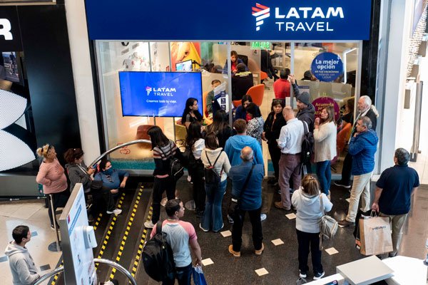Latam, Sky y JetSmart buscan apoyo del gobierno e industria global dice estar ad portas de la quiebra