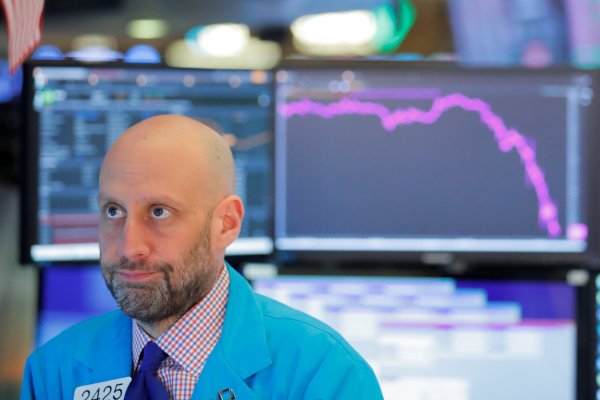 Pánico en las bolsas globales: Wall Street tuvo su peor sesión en más de 30 años y el IPSA perdió casi un 15%