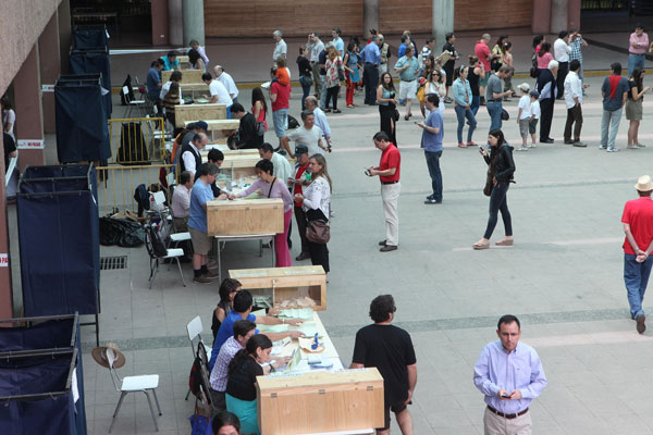 Mundo político se abre a una postergación del plebiscito constitucional del 26 de abril