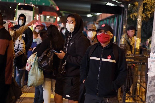 Gobierno cambia los horarios del transporte público para evitar aglomeraciones en Metro y buses