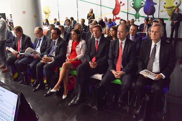 <p>La junta de accionistas de Bci se realizará el próximo 8 de abril.En la foto, la junta de accionistas de BCI de 2018. Foto: Patricio Valenzuela</p>