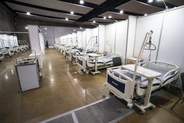 Presidente visita Espacio Riesco: "Nos preparamos para enfrentar una amenaza como nunca antes en salud"