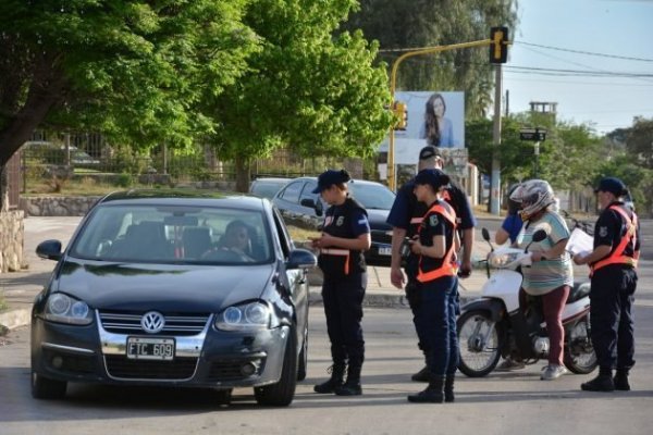 Más de 1.200 detenidos y 500 autos confiscados desde inicio de cuarentena en Argentina