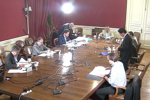 Hacienda analiza usar fondos de garantías para apoyar a empresas golpeadas por coronavirus