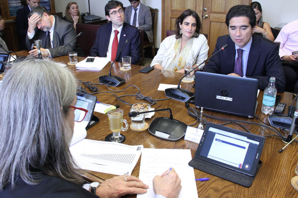 Senadores critican usar Fondo de Reserva de Pensiones para seguro de cesantía