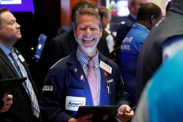 Wall Street registra otra jornada de alegría para los inversionistas y el IPSA se acopla con alza de casi 8%