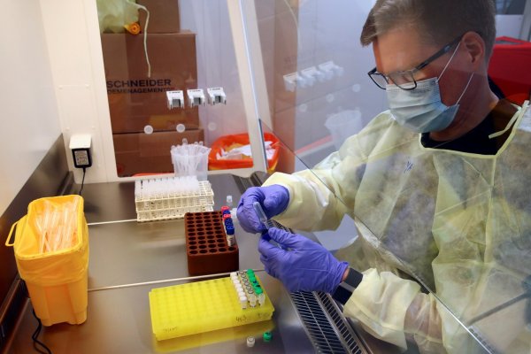 Último balance de esfuerzos por Covid-19: farmacéuticas investigan hasta 20 vacunas y 30 medicamentos contra el tiempo
