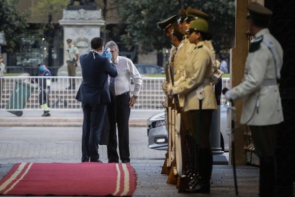 Guardia de La Moneda dio positivo a prueba de Covid-19