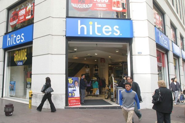 Efectos de la crisis social se dejan ver en resultados de Hites