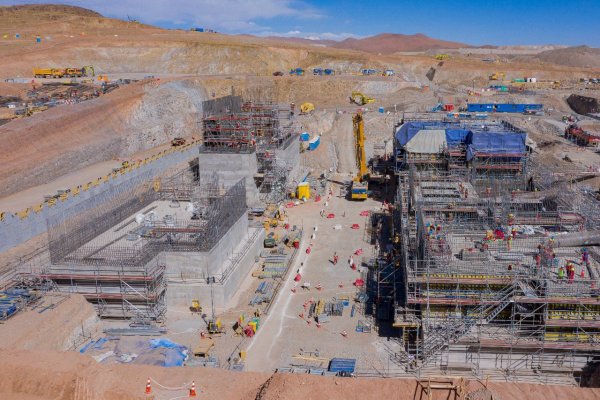 Teck decide mantener suspendida la construcción de Quebrada Blanca 2 y detalla millonario aumento de costo del proyecto de extenderse la medida