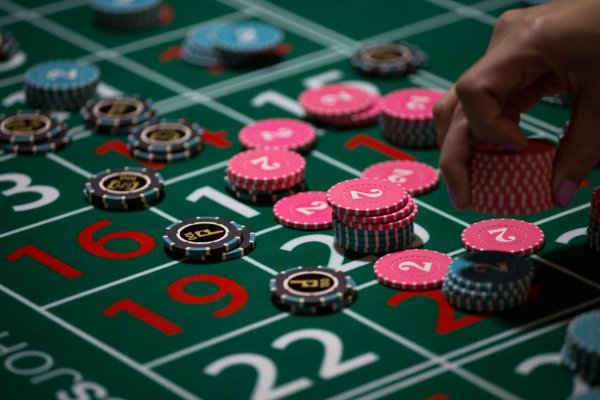 <p>Caesars Entertainment paga multa récord en ofensiva contra adicción al juego en Reino Unido</p>