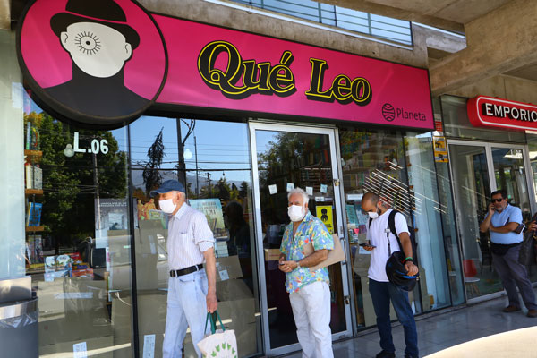 Qué Leo apuesta por venta de libros vía WhatsApp ante cierre de locales