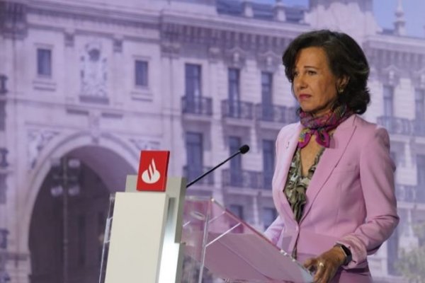 <p>Banco Santander anuncia que revisará su plan estratégico por la crisis del coronavirus</p>