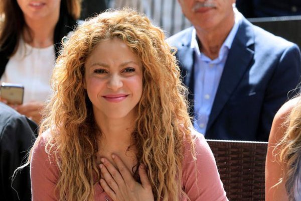 Empresa de Shakira se dedica a fabricar alcohol gel